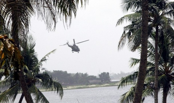 Des hélicoptères français tirent sur la résidence de Gbagbo